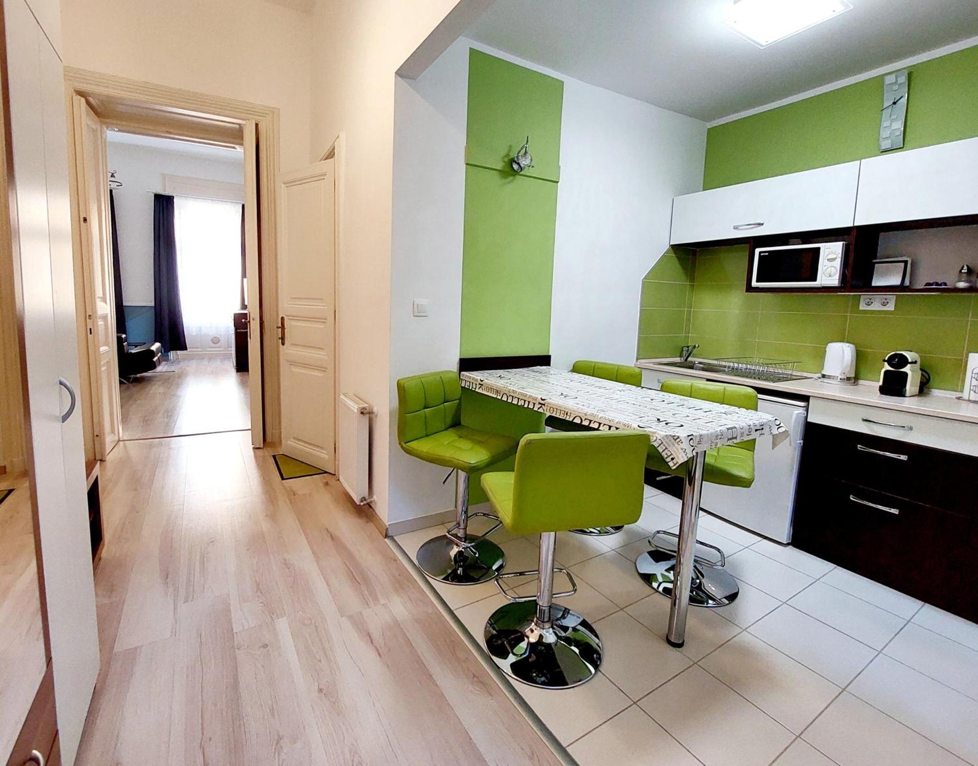 Eoetvoes Apartman บูดาเปสต์ ภายนอก รูปภาพ